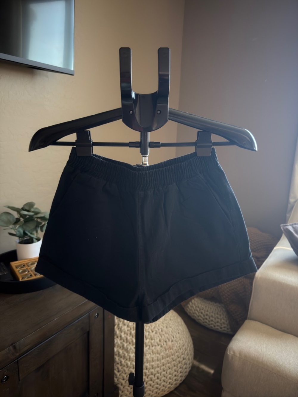 FOREVER 21 BLACK SHORTS